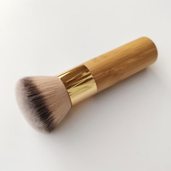 The buffer™ brush - fluffy, dome foundation brush